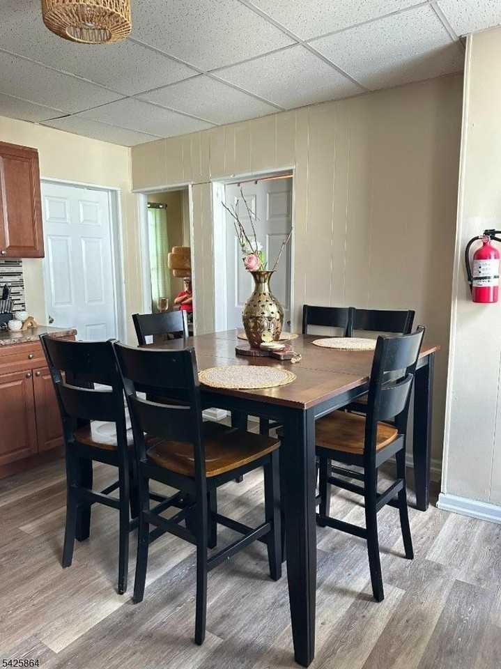 520 E 24th St #3 - Photo 3 of 5