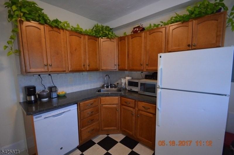 83-85-87 Summit Ave #3 - Photo 6 of 17