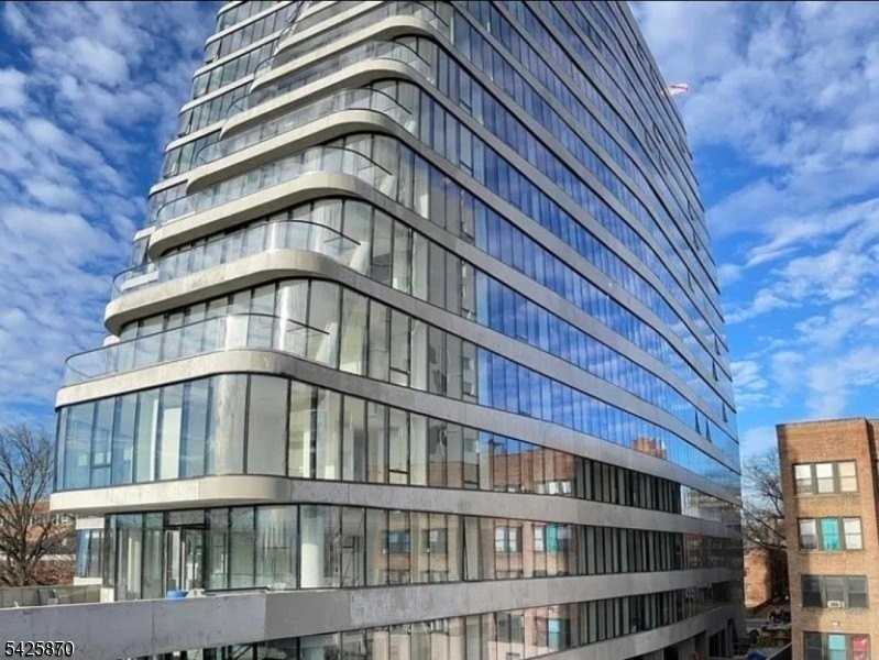 258 S Harrison St #1504