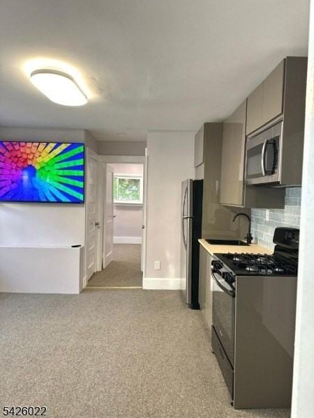 82 Mission St - Photo 4 of 8