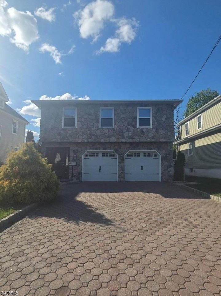 101 Bloomingdale Ave - Photo 2 of 22