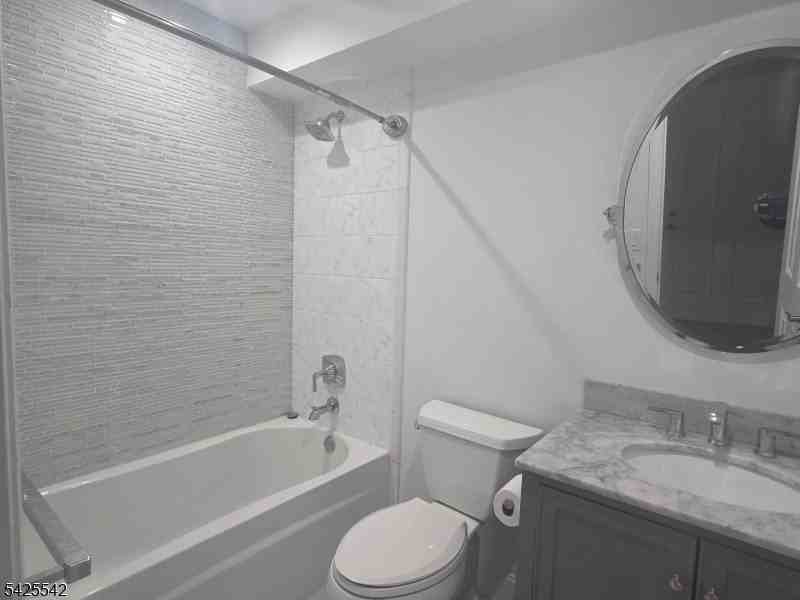 101 Bloomingdale Ave - Photo 7 of 15