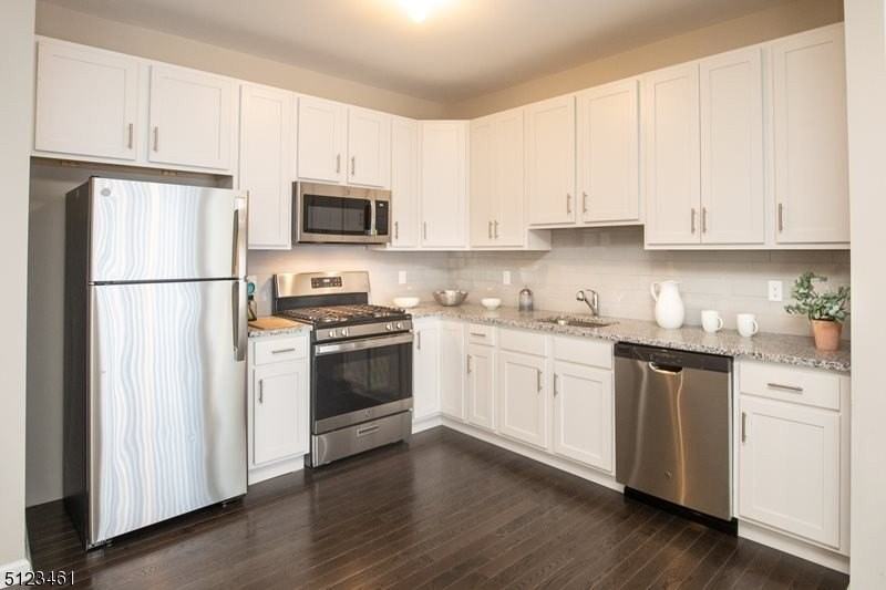 32 Arlene Ct - Photo 3 of 24