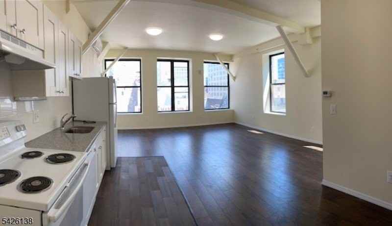 192 Market St #7A - Photo 4 of 9