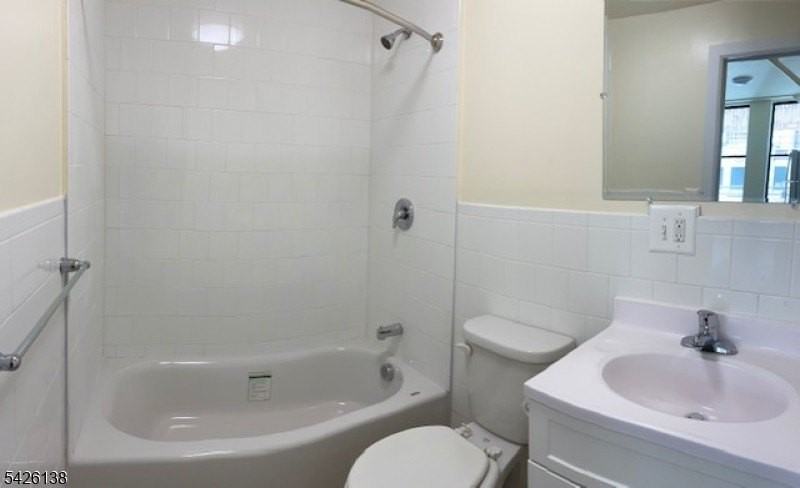 192 Market St #7A - Photo 6 of 9