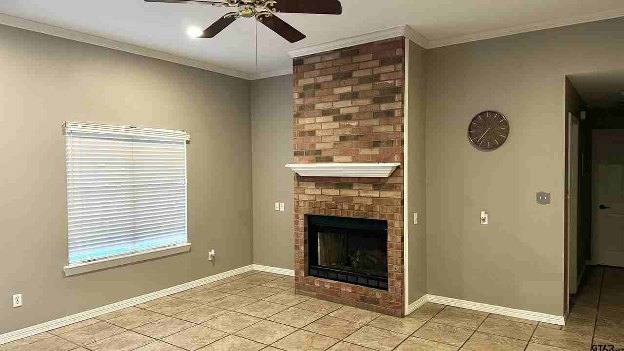 608 Oak St - Photo 5 of 14