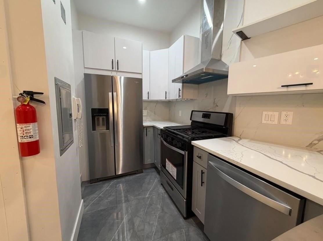 202 48th St #3 - Photo 4 of 10