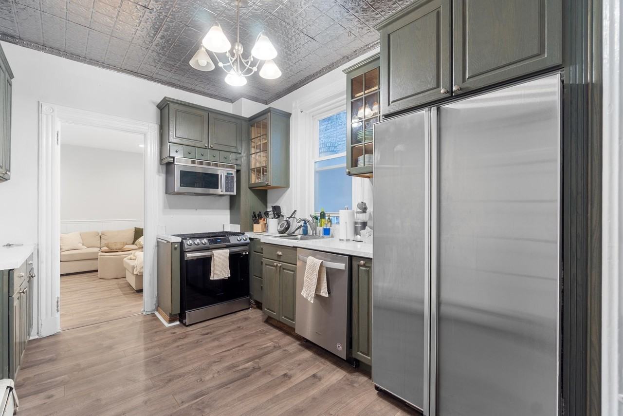 723 Willow Ave #2R - Photo 4 of 18