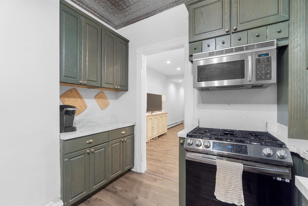 723 Willow Ave #2R - Photo 6 of 18