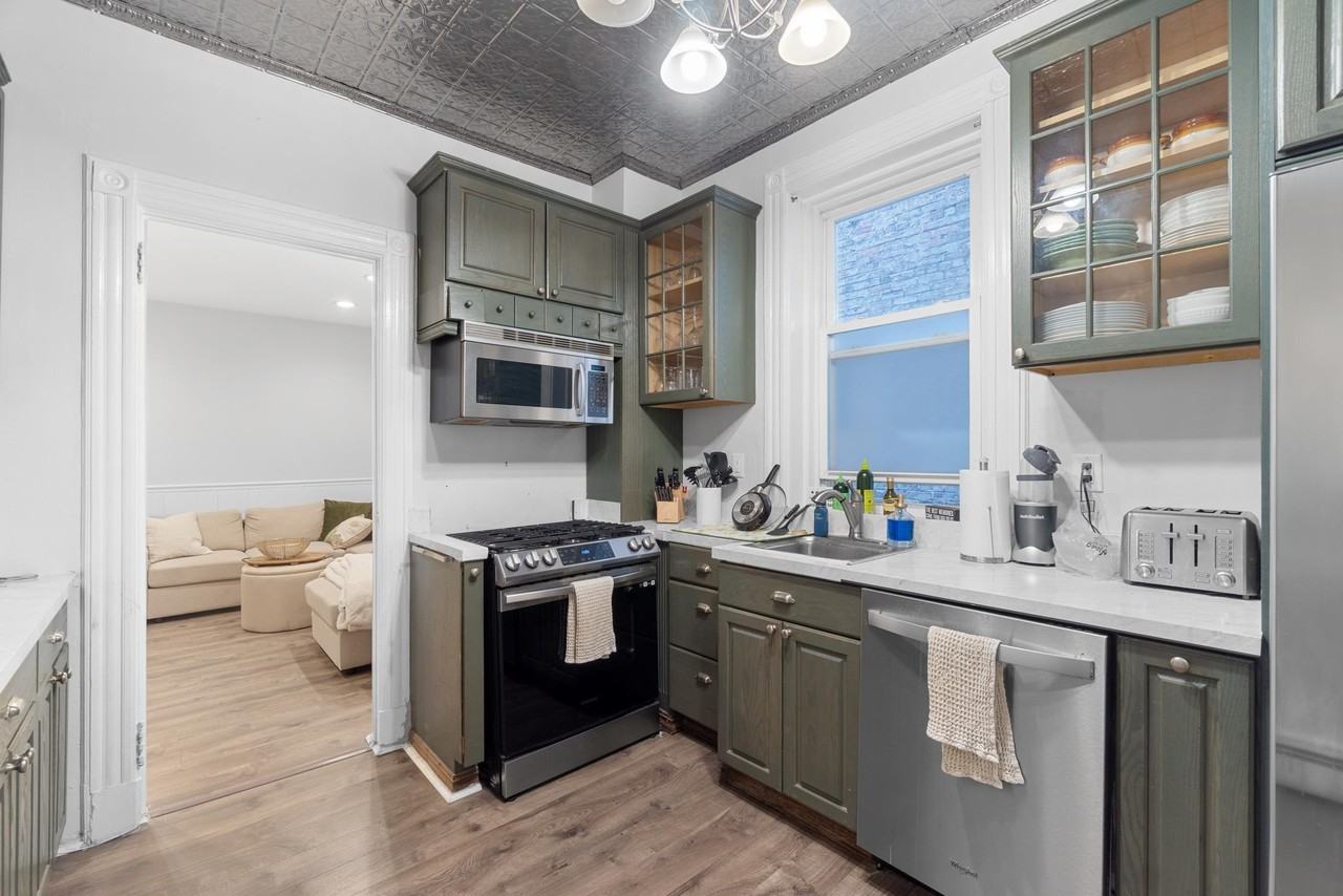 723 Willow Ave #2R - Photo 7 of 18