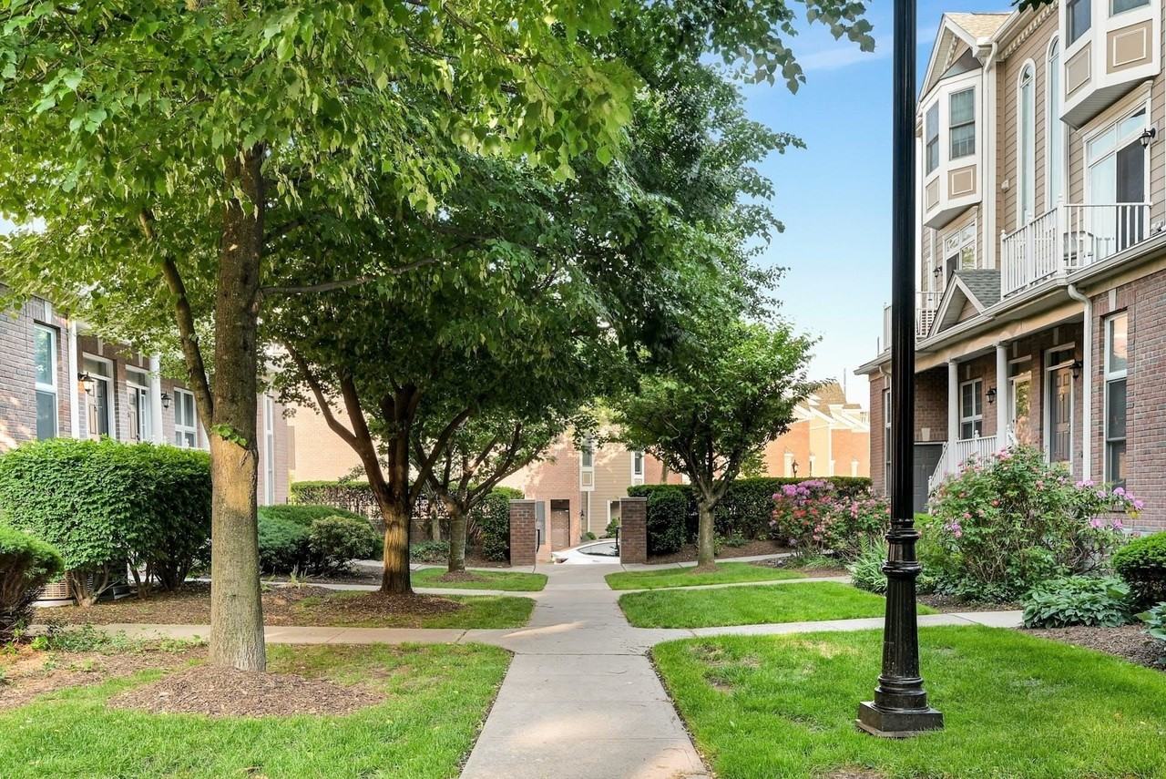 375 Kingston Ct #375 - Photo 2 of 25