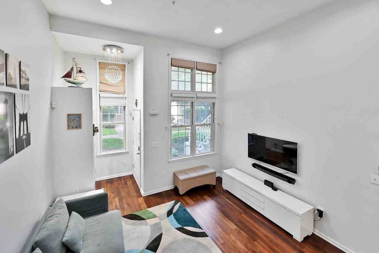 375 Kingston Ct #375 - Photo 5 of 25