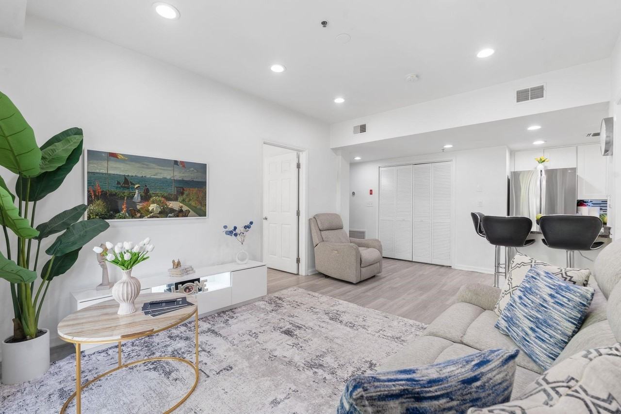 920 Jefferson St #201 - Photo 5 of 26