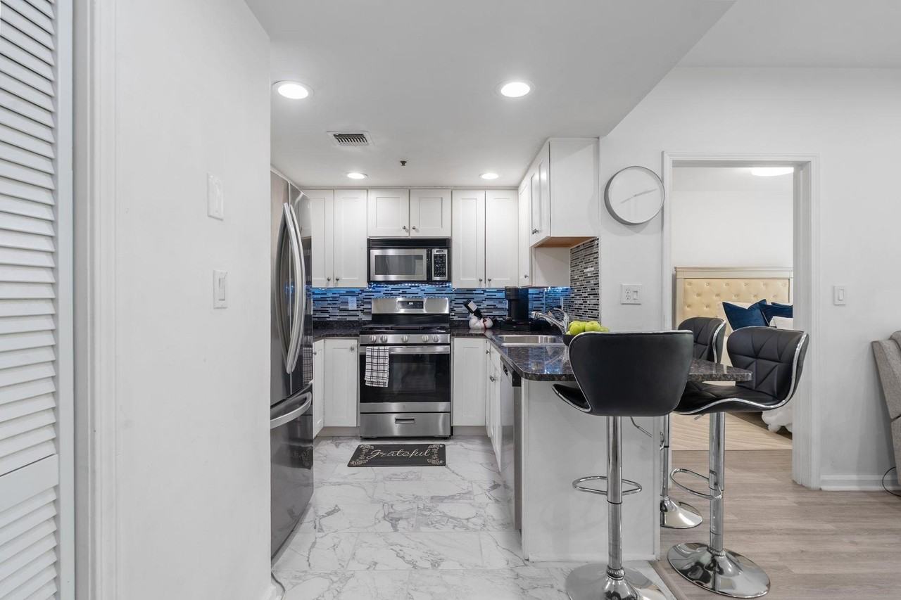 920 Jefferson St #201 - Photo 7 of 26