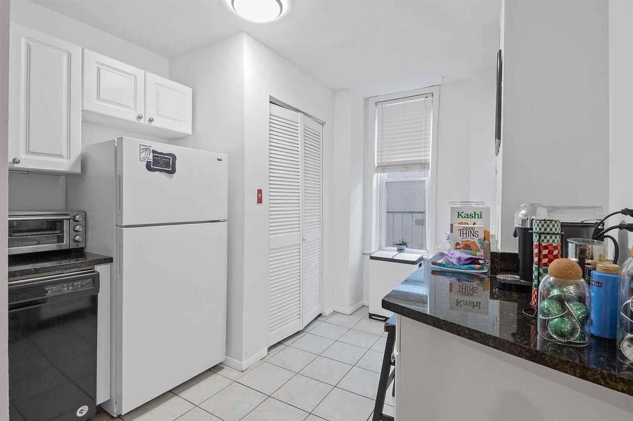 1038 Willow Ave #3 - Photo 4 of 12
