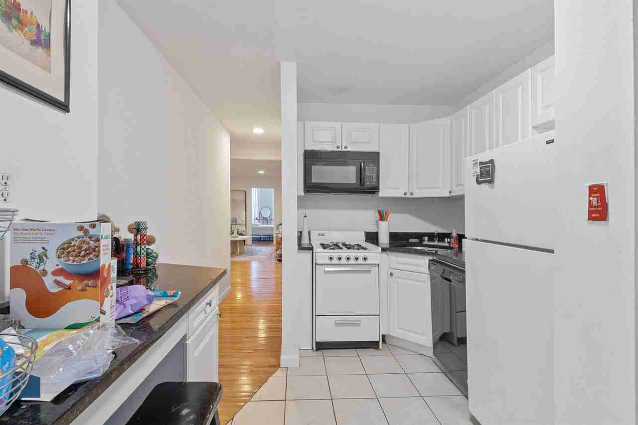 1038 Willow Ave #3 - Photo 6 of 12