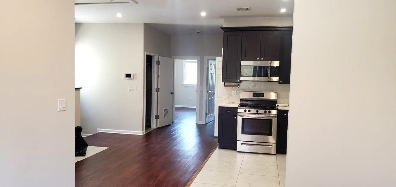 2110 Summit Ave #2 - Photo 3 of 11