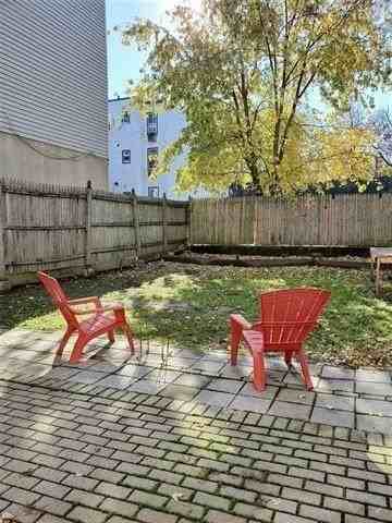 311 7th St #5 - Photo 6 of 6