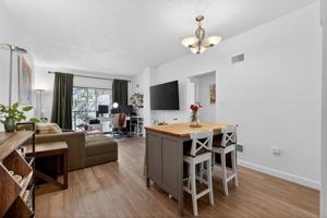 featured image of 318 38th St #301
