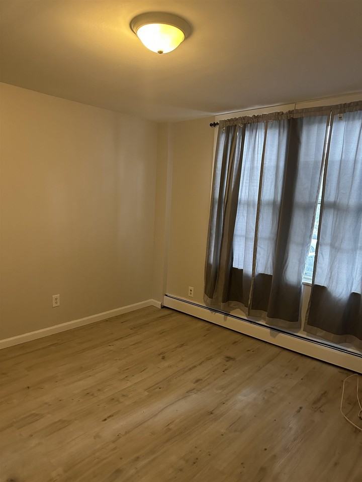 34 Humphrey Ave #1 - Photo 5 of 8