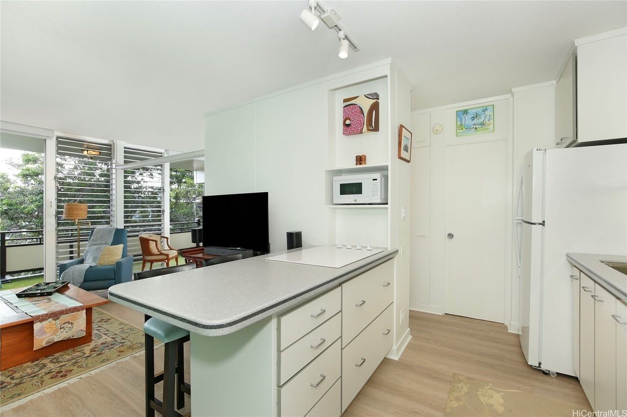 1630 Makiki St #A303 - Photo 7 of 18