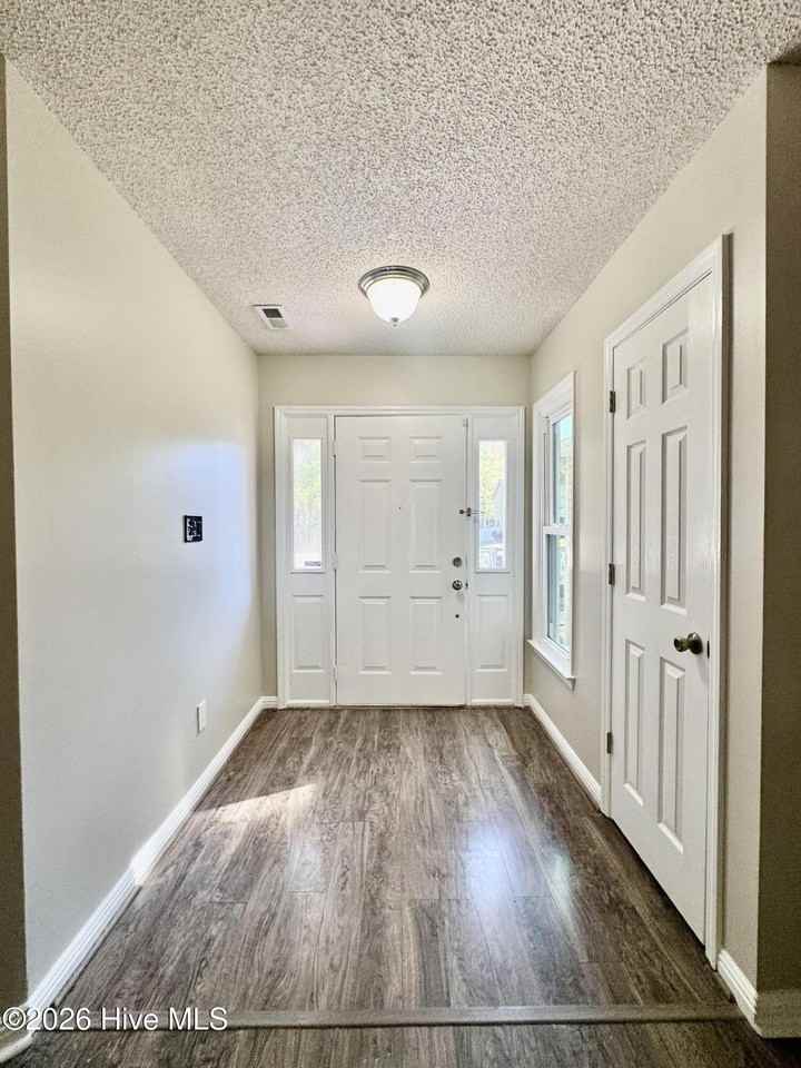 180 Baytree Dr - Photo 2 of 25