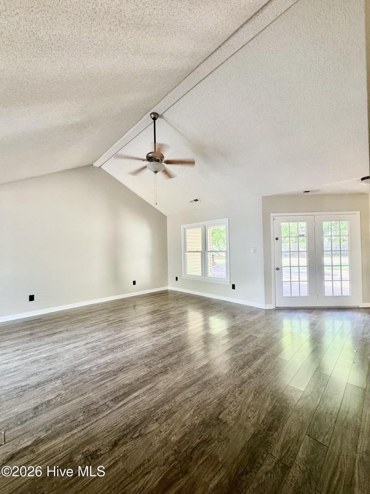 180 Baytree Dr - Photo 4 of 25