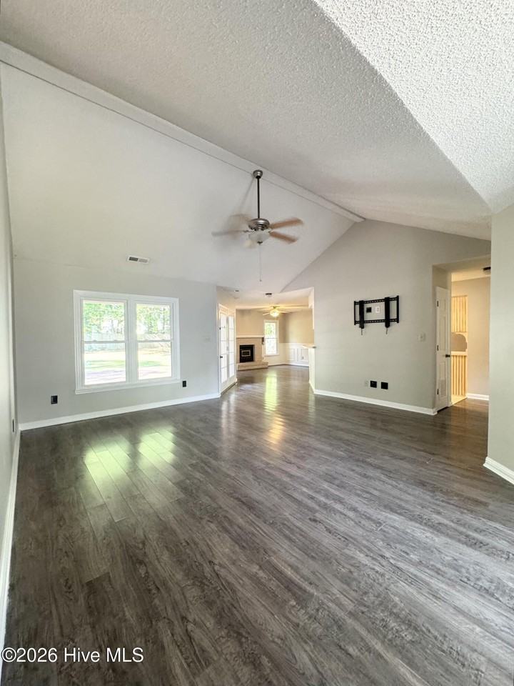 180 Baytree Dr - Photo 5 of 25