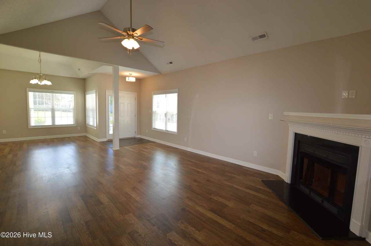 24 Jasmine Ln - Photo 4 of 21