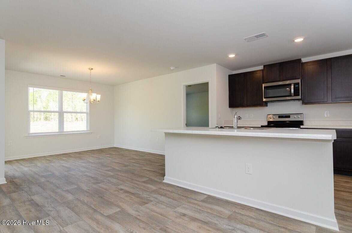 611 Avington Ln Ne - Photo 3 of 25