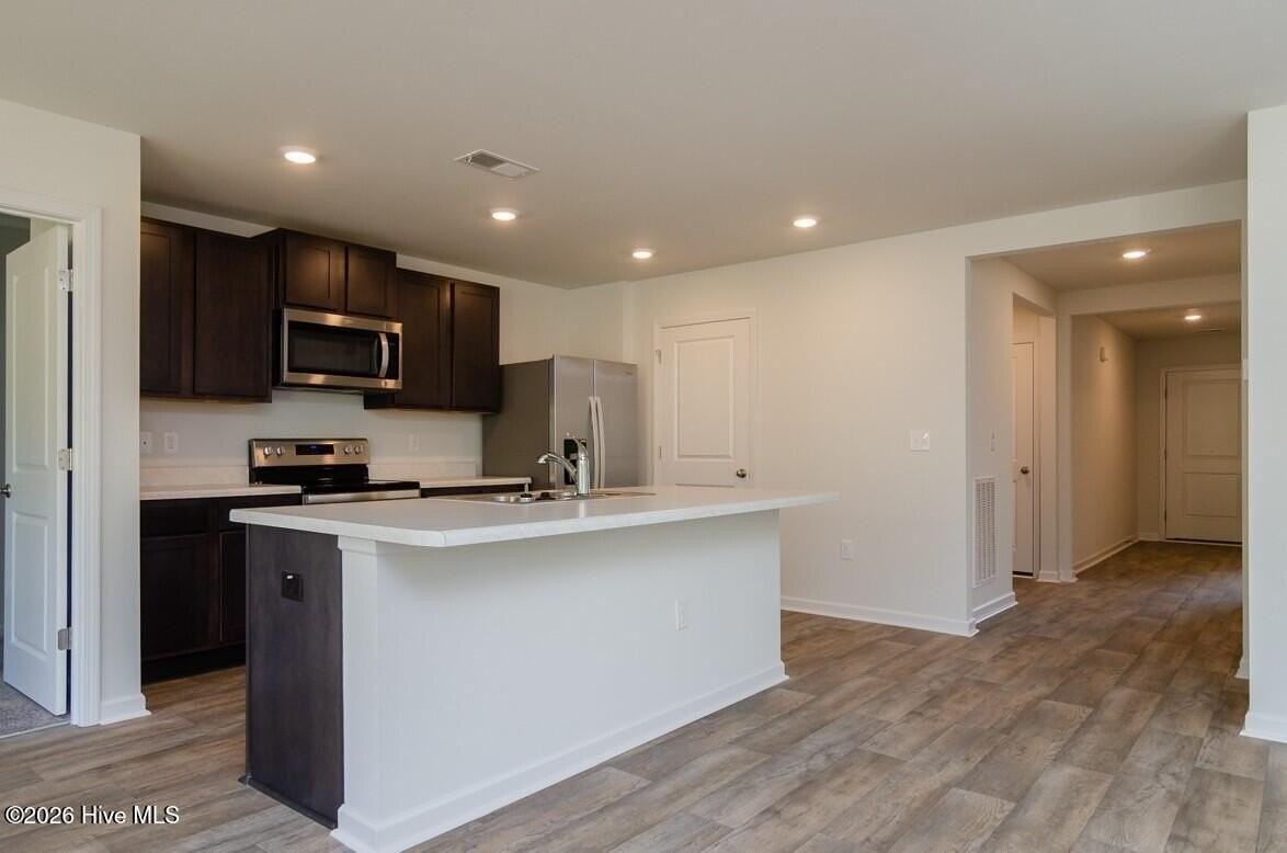 611 Avington Ln Ne - Photo 4 of 25