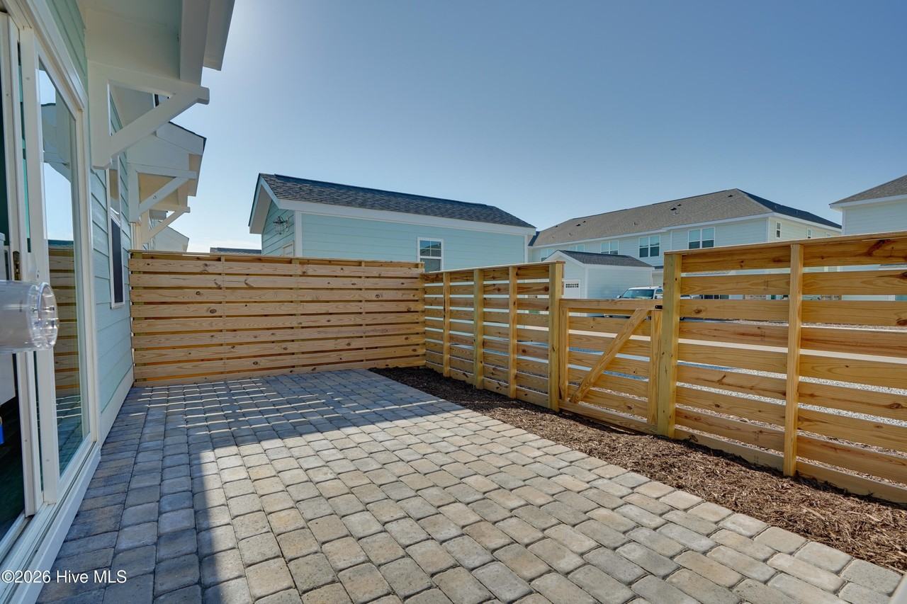 4736 Siddons Dr - Photo 6 of 10