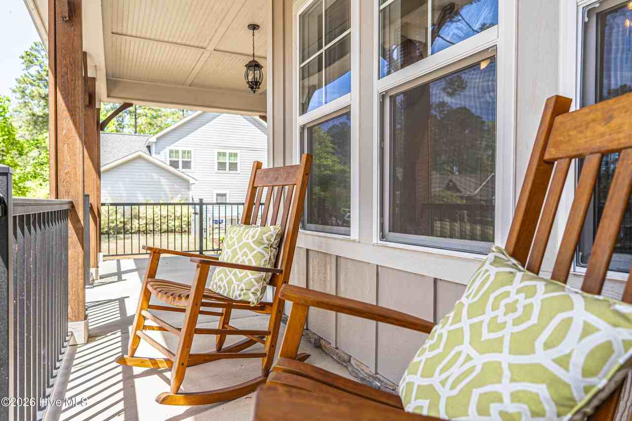 156 Lakeview Dr - Photo 4 of 36