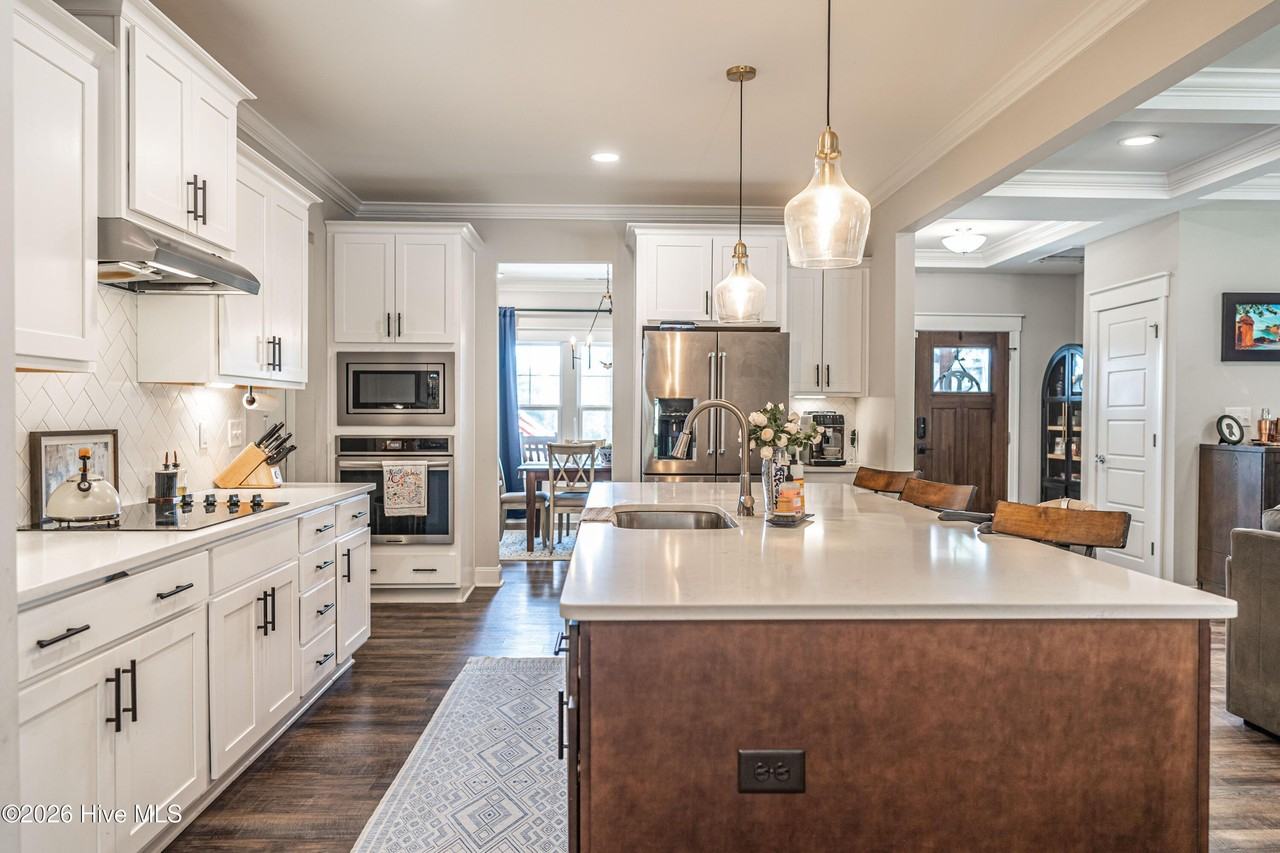 156 Lakeview Dr - Photo 6 of 36