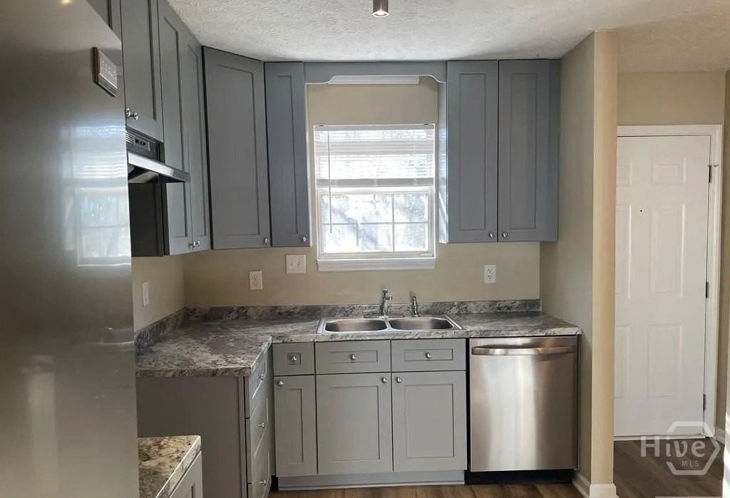 130 Oxford Ct - Photo 4 of 20