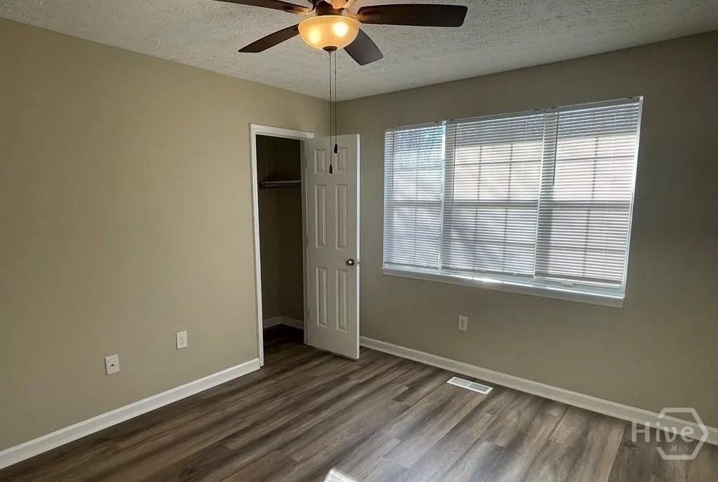 130 Oxford Ct - Photo 5 of 20