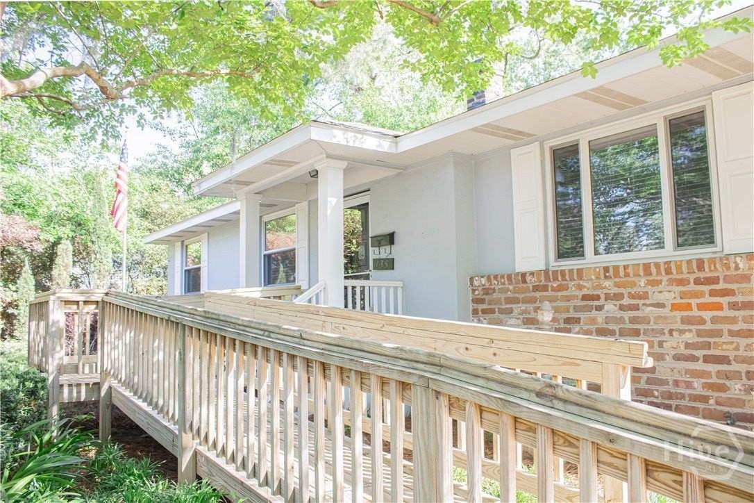 135 E Derenne Ave - Photo 2 of 29