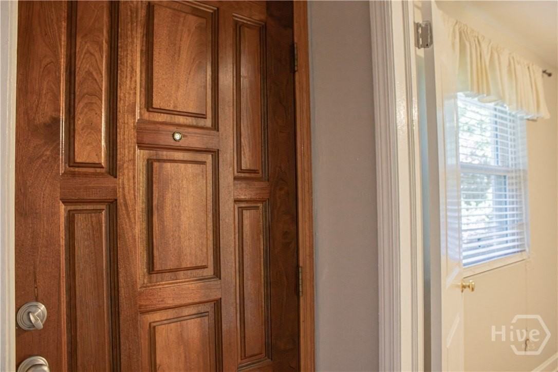 135 E Derenne Ave - Photo 3 of 29