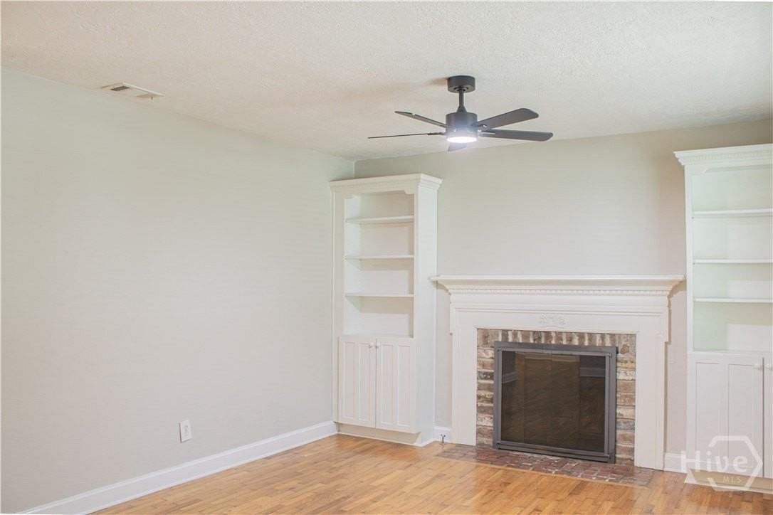 135 E Derenne Ave - Photo 4 of 29