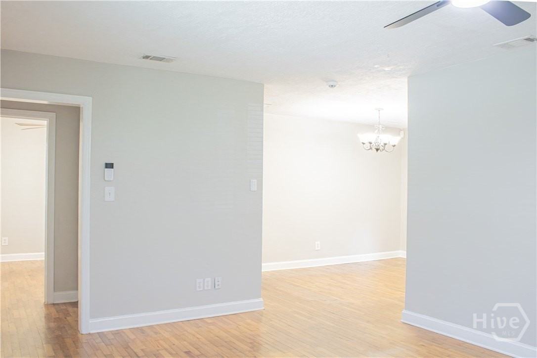 135 E Derenne Ave - Photo 6 of 29