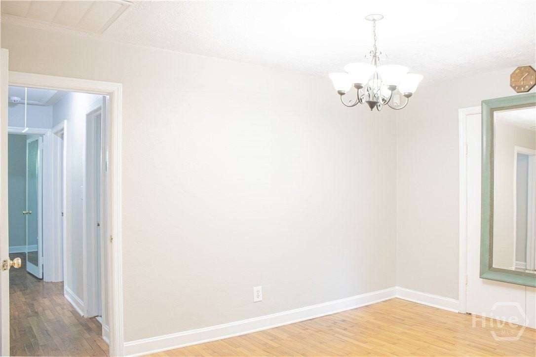 135 E Derenne Ave - Photo 7 of 29