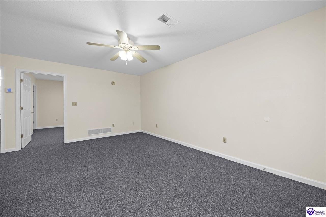 199 S Brook St - Photo 4 of 12