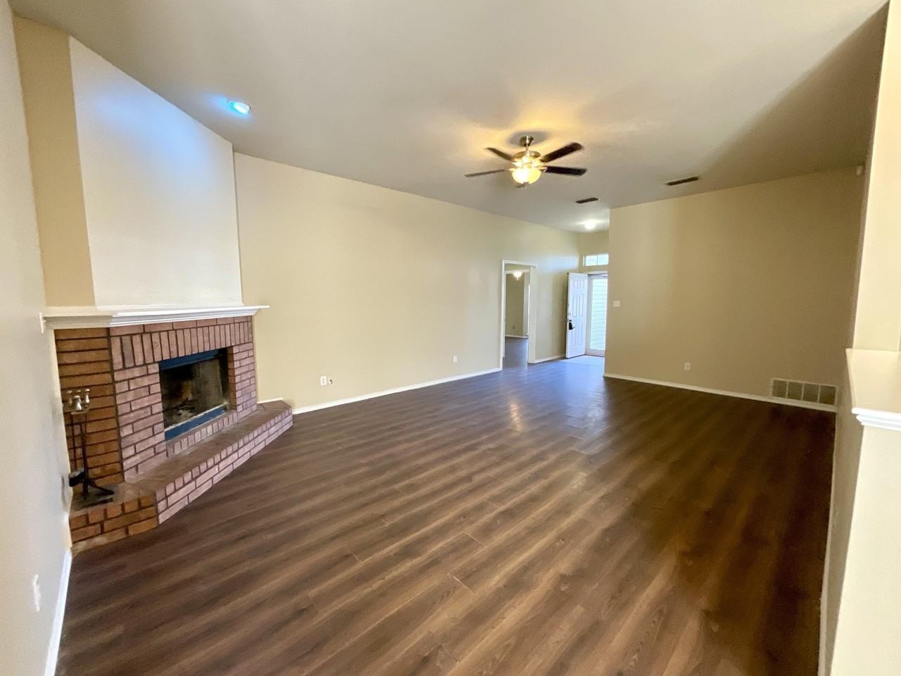 6717 89th St - Photo 2 of 11