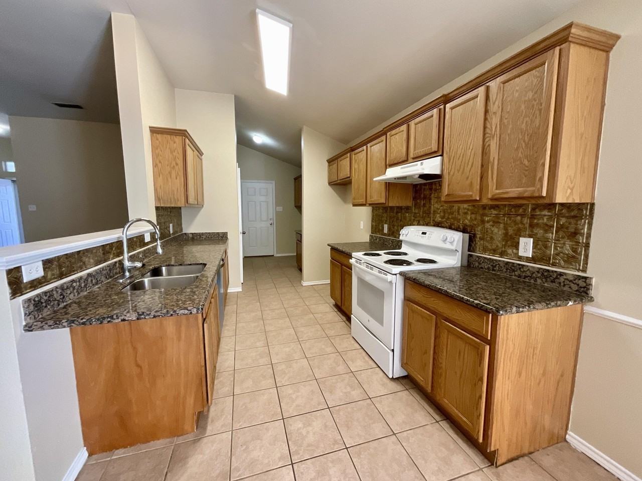 6717 89th St - Photo 4 of 11