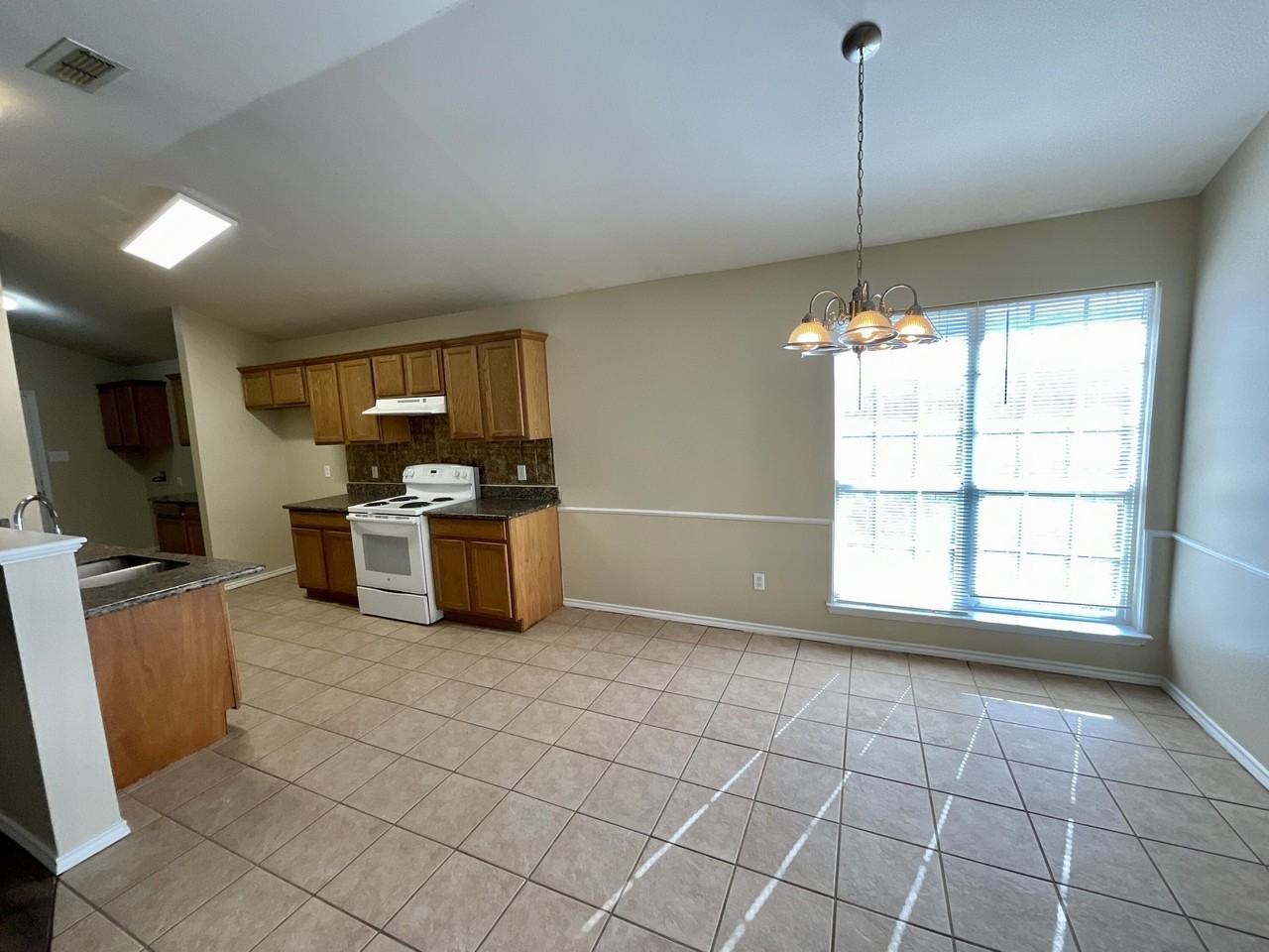 6717 89th St - Photo 5 of 11
