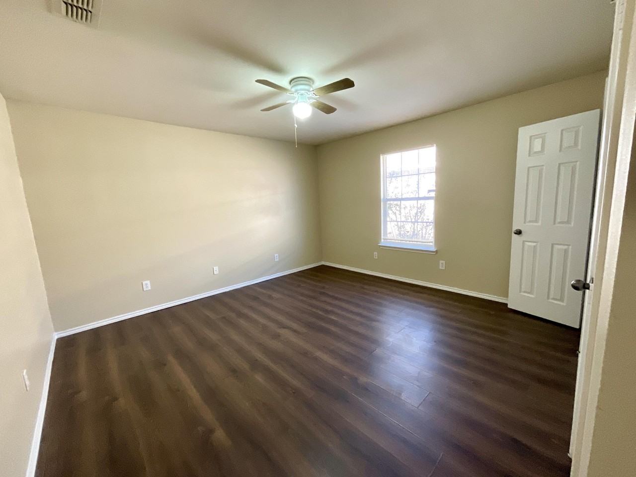 6717 89th St - Photo 6 of 11