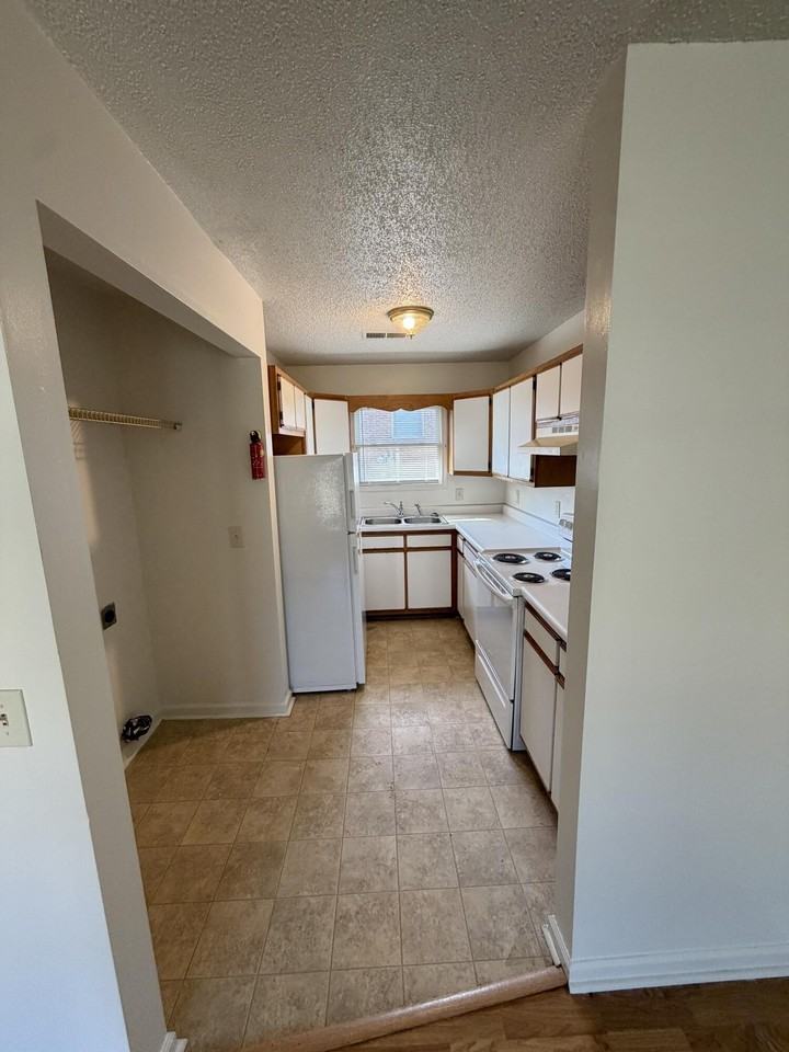 19 Driftwood Cir #2 - Photo 3 of 8