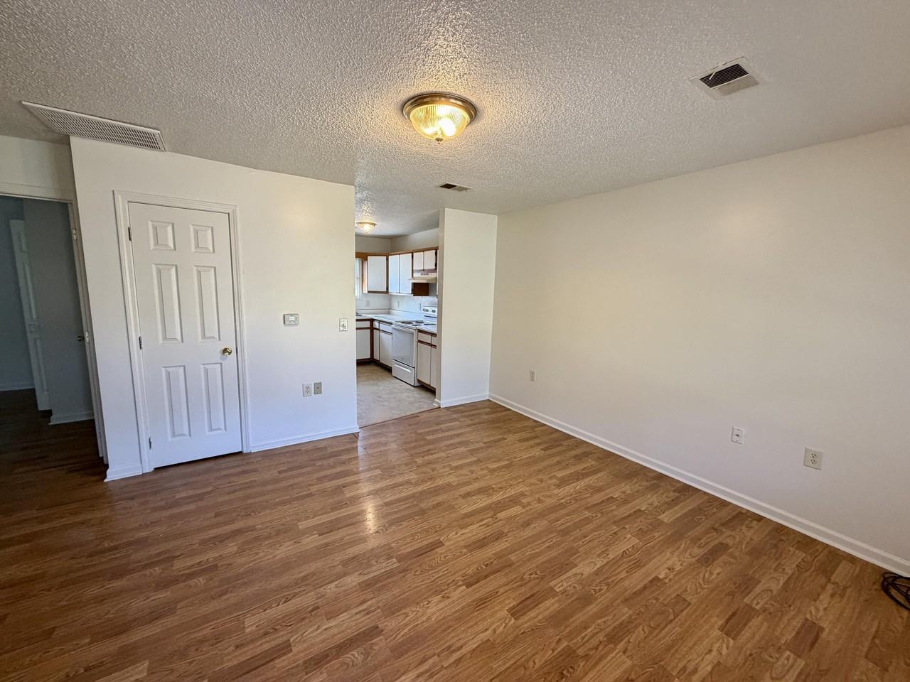 19 Driftwood Cir #2 - Photo 4 of 8