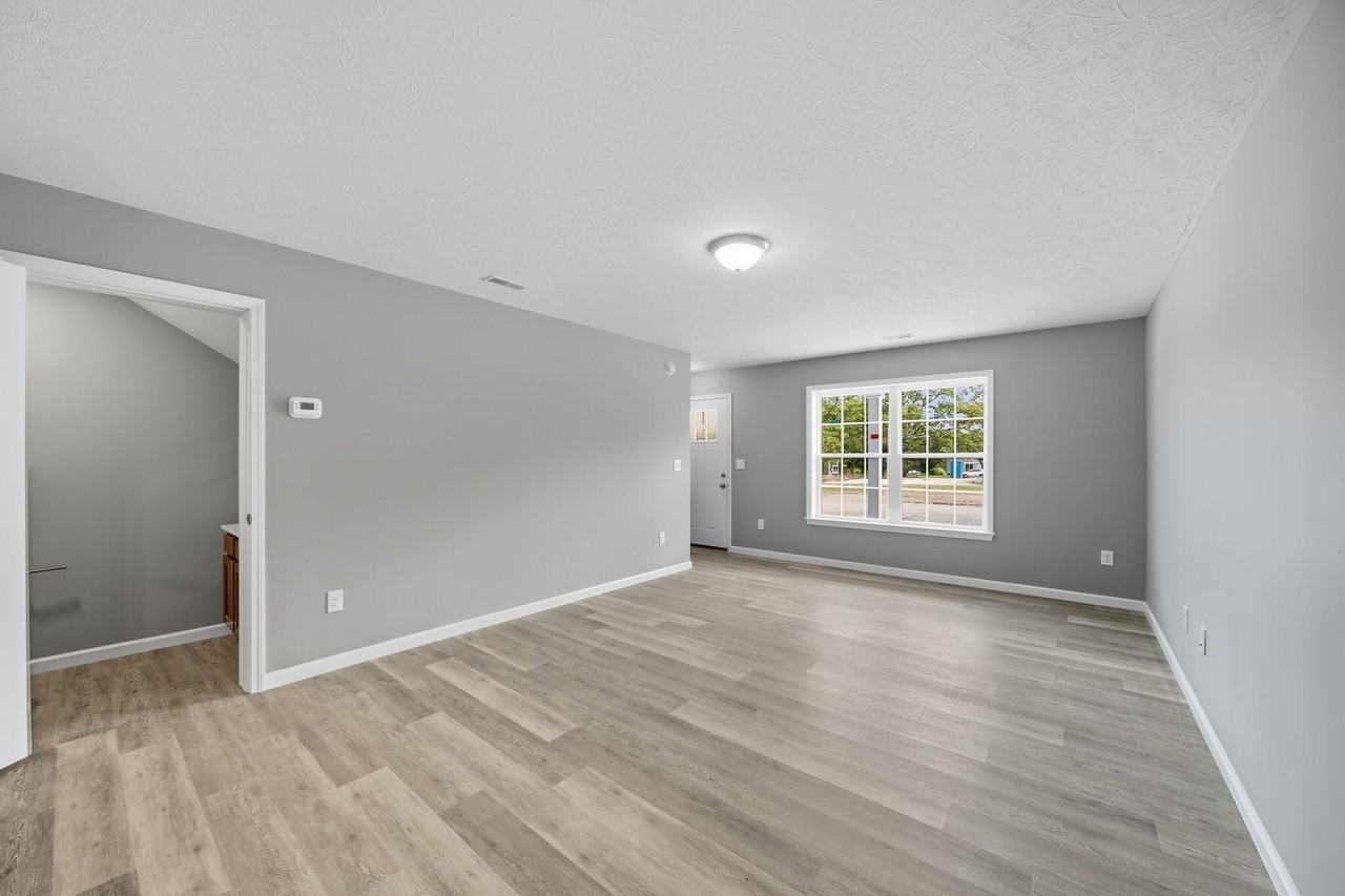 2170 Sharkey Rd - Photo 4 of 10