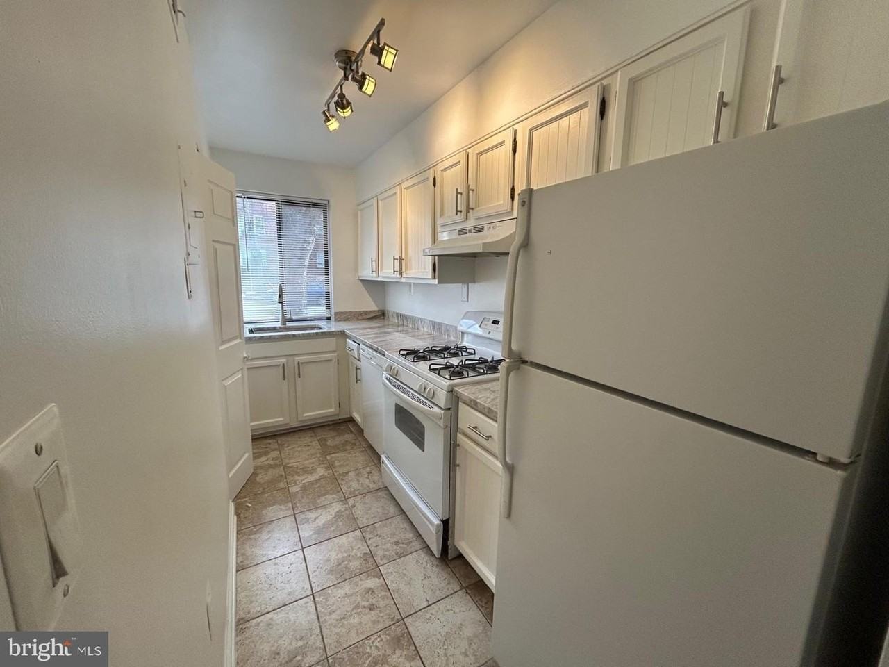 3815 Davis Pl Nw - Photo 6 of 14